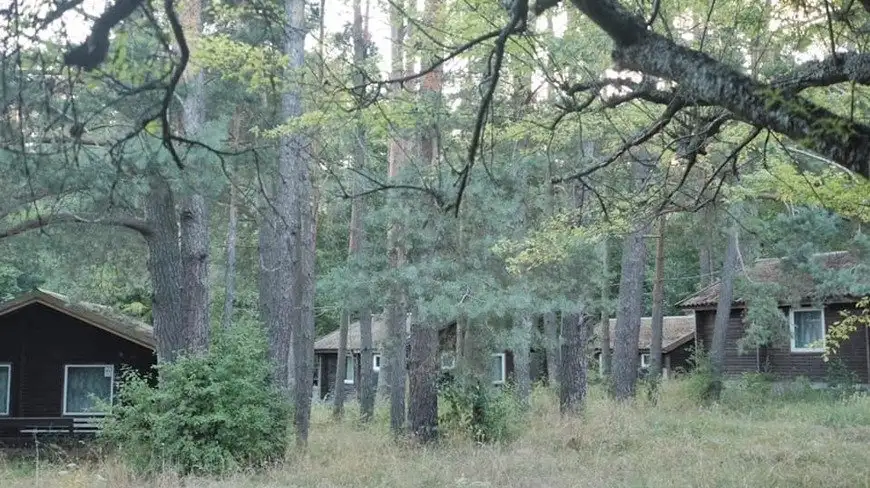 Tajemniczy ośrodek na Mazurach. Jest nieczynny od lat ale nadal chroniony