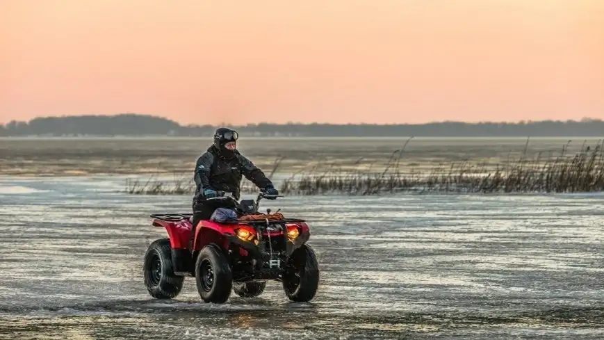 MOPR zbadał grubość lodu na mazurskich jeziorach - "nie jest stabilny"